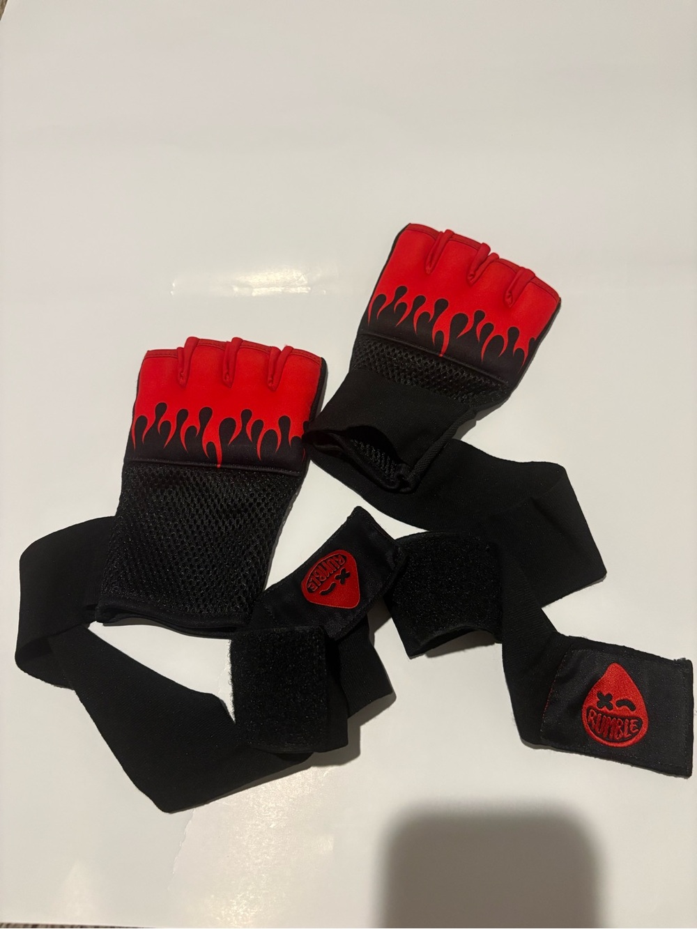Rumble Red & Black flame boxing Gloves - Picture 4 of 4